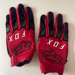 Red and black fox mountain, biking gloves, size medium
